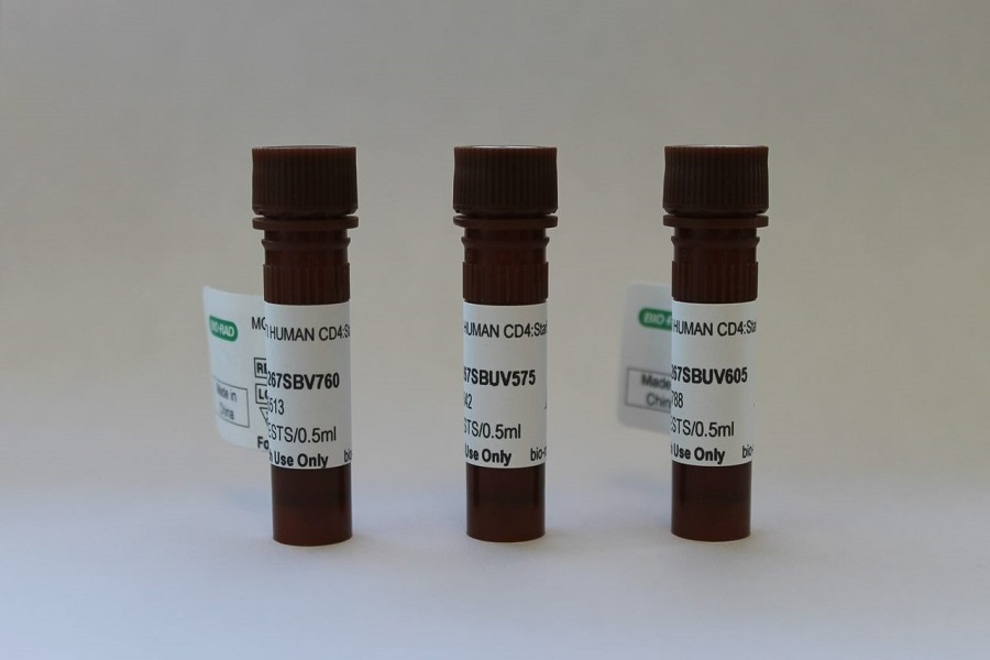 Extended range of violet and ultraviolet dyes for flow cytometry