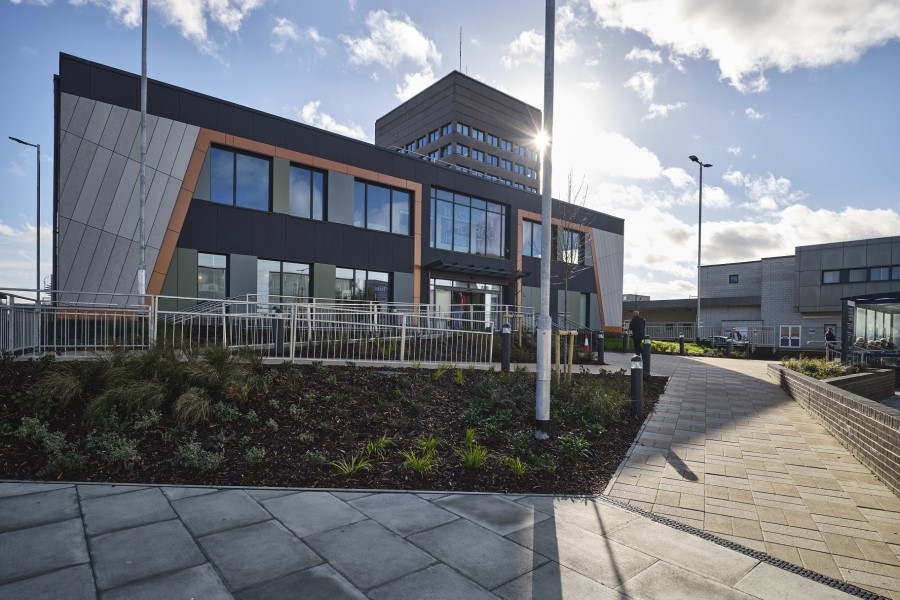 SYNLAB wins pathology contact for mid and south Essex